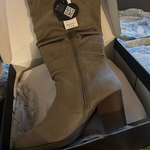 Stylish Tan Women's Boots